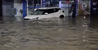 Imagem ilustrativa da imagem Belém? Dubai "vai pro fundo" após chuvas torrenciais