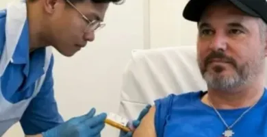 Imagem ilustrativa da imagem Músico inglês é o 1º a receber vacina contra câncer de pele