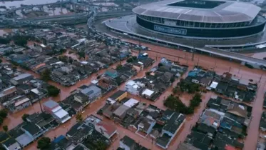 A Arena do Grêmio ficou ilhada em meio às inundações na capital do Rio Grande do Sul.