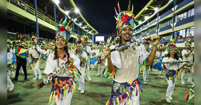 Imagem ilustrativa da notícia Escolas de samba e blocos recebem troféus em Belém
