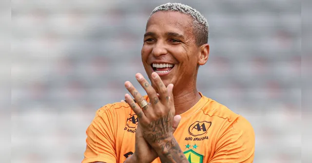 Imagem ilustrativa da notícia Santos mira contratação de Deyverson para a Série B 2024