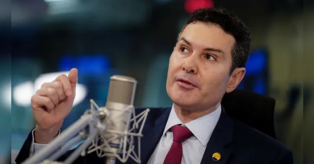 Imagem ilustrativa da notícia Jader Filho anuncia novos ônibus elétricos a cidades do Pará