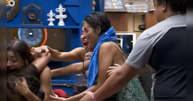 Imagem ilustrativa da notícia Expulsão? Beatriz se empolga e derruba Sabrina Sato no BBB