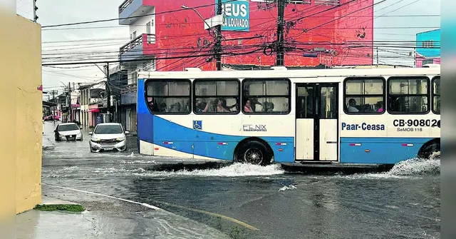 Imagem ilustrativa da notícia Alagamento em Ananindeua vira tormento para moradores