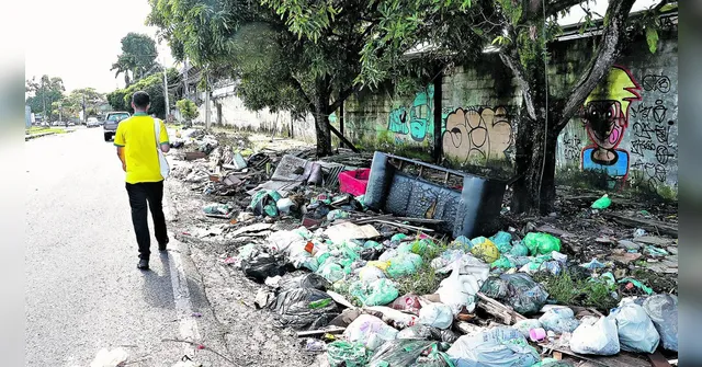 Imagem ilustrativa da notícia Lixo permanece acumulado em várias ruas da capital