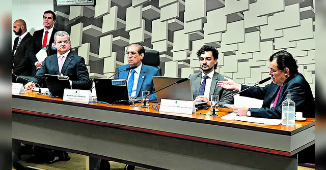 Imagem ilustrativa da notícia Jader recebe prefeitos e aprova indicados para o Cade