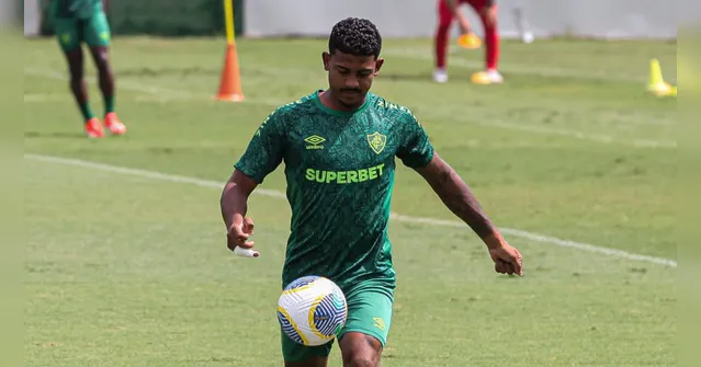 Imagem ilustrativa da notícia Fluminense afasta John Kennedy e mais três por indisciplina