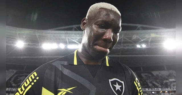 Imagem ilustrativa da notícia Patrick de Paula chora na volta ao Botafogo após 400 dias