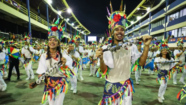 Imagem ilustrativa da notícia Escolas de samba e blocos recebem troféus em Belém