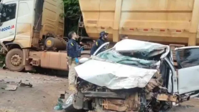 Imagem ilustrativa da notícia Colisão entre carros e carreta deixa um morto em Santarém