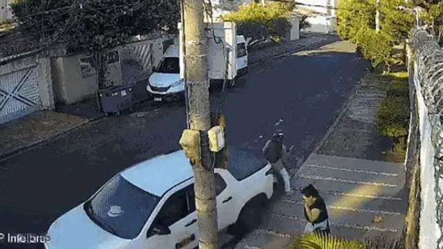 Imagem ilustrativa da notícia Vídeo: motorista atropela ladrão e livra mulher de assalto