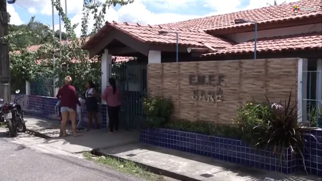 Imagem ilustrativa da notícia Vídeo: professores demitidos e aulas suspensas em Ananindeua