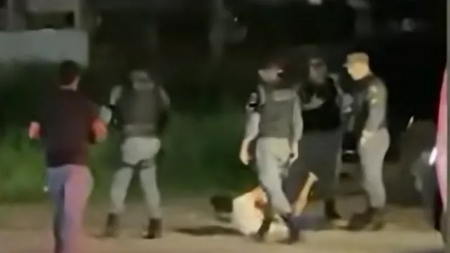 Imagem ilustrativa da notícia VÍDEO: PM é afastado após agredir homem algemado em Cuiabá