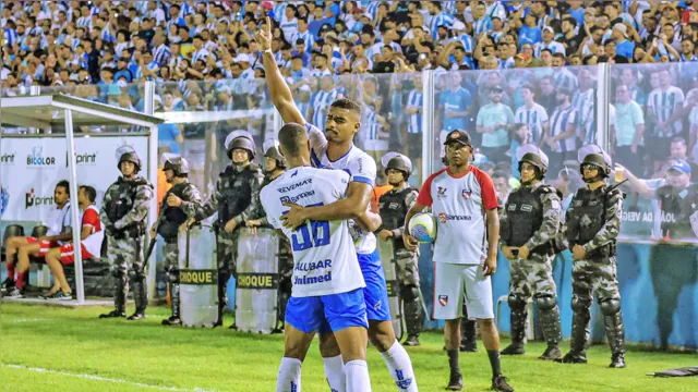 Imagem ilustrativa da notícia Carlão marca 1º gol da carreira pelo Paysandu e se emociona