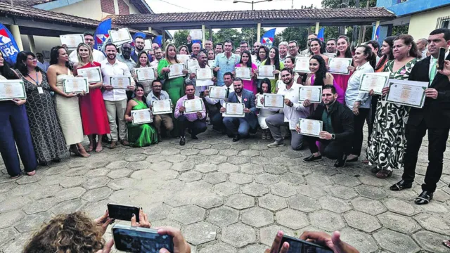 Imagem ilustrativa da notícia Estado entrega diplomas revalidados de medicina pela Uepa