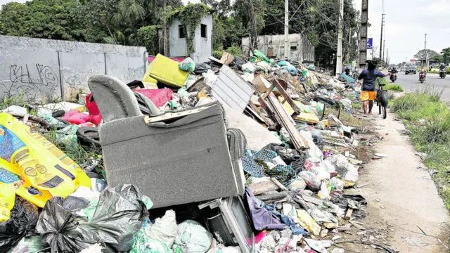 Imagem ilustrativa da notícia Abandono: lixo se acumula nas ruas do distrito de Icoaraci
