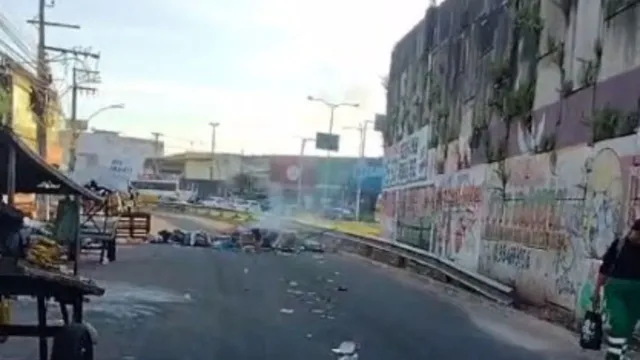 Imagem ilustrativa da notícia Vídeo: protesto de feirantes bloqueia via no entroncamento