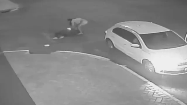 Imagem ilustrativa da notícia Vídeo: mulher rouba grávida, se arrepende e confessa crime 