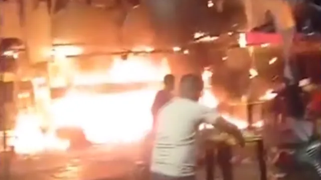 Imagem ilustrativa da notícia Veja como ficou carro de lanche na Marambaia após incêndio