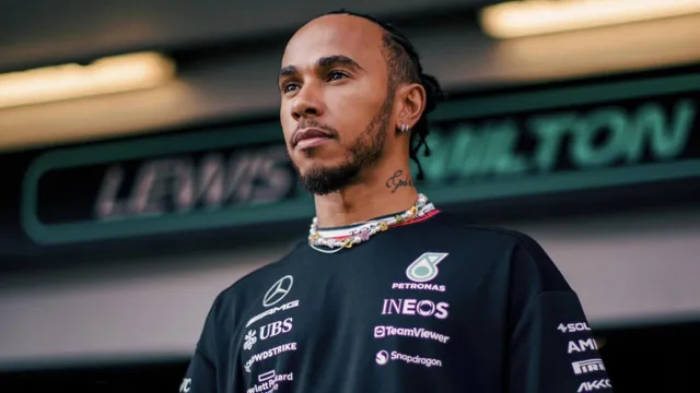 Imagem ilustrativa da notícia Hamilton diz ter sido roubado sobre título na F1