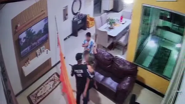 Imagem ilustrativa da notícia Vídeo: falsos policiais civis aterrorizam família no Moju