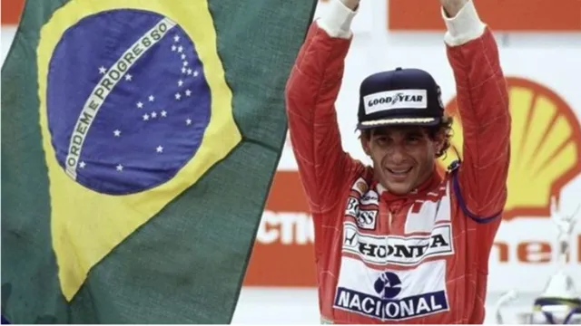 Imagem ilustrativa da notícia Hamilton, Galvão e McLaren homenageiam de Ayrton Senna