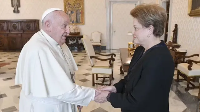 Imagem ilustrativa da notícia Papa Francisco recebe ex-presidente Dilma no Vaticano