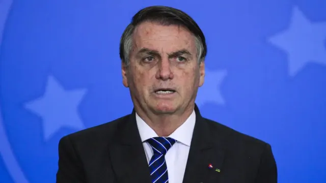 Imagem ilustrativa da notícia Bolsonaro pede dinheiro que pagou por multas na pandemia