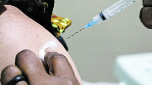 Imagem ilustrativa da notícia Vacinas para Covid chegam ao Brasil após falta de estoques