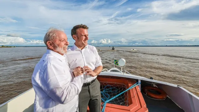 Imagem ilustrativa da notícia Lula e Macron desembarcam em Belém e vão à Ilha do Combu
