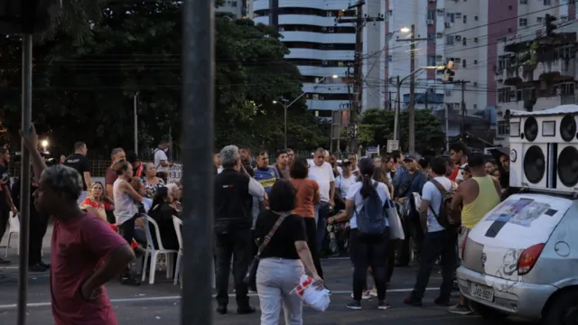 Imagem ilustrativa da notícia Servidores municipais passarão a noite ocupando secretaria