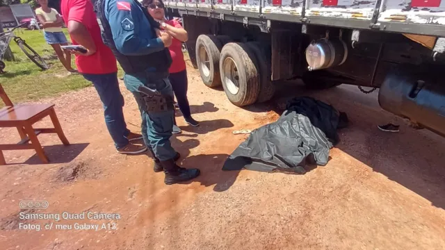 Imagem ilustrativa da notícia Caminhão mata neto de 11 anos e fere avó na BR-316