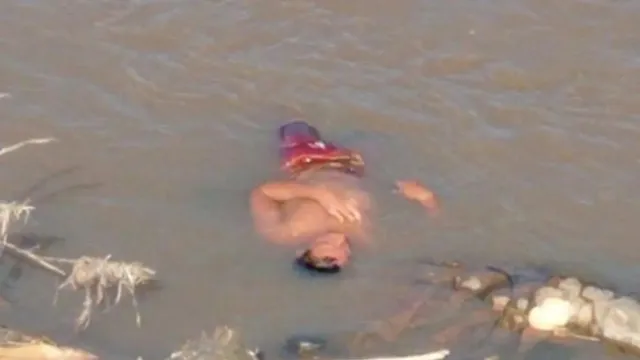 Imagem ilustrativa da notícia Vídeo: "morto" acorda após resgate de bombeiros em rio