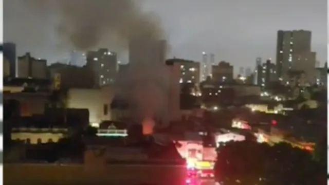 Imagem ilustrativa da notícia Vídeo: incêndio é registrado no centro comercial de Belém