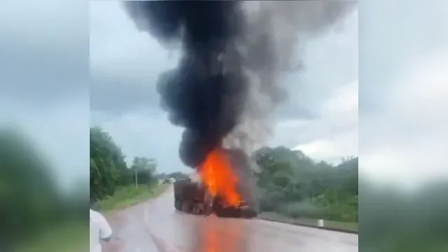 Imagem ilustrativa da notícia Motorista morre carbonizado em acidente na Transamazônica