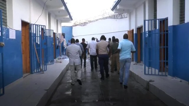 Imagem ilustrativa da notícia Gangue no Haiti invade prisão e liberta quase 4 mil detentos