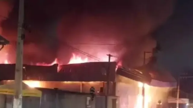 Imagem ilustrativa da notícia Incêndio destrói supermercado durante madrugada em Santarém