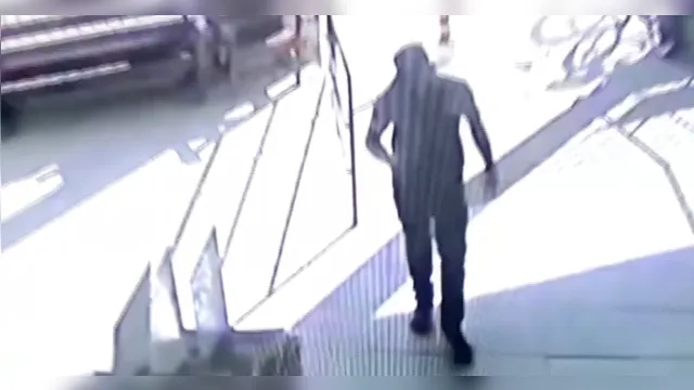 Imagem ilustrativa da notícia Vídeo: seguem as buscas por suspeitos de assalto a loja