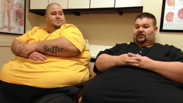 Imagem ilustrativa da notícia Dois irmãos que pesam mais de 600 kg lutam para emagrecer