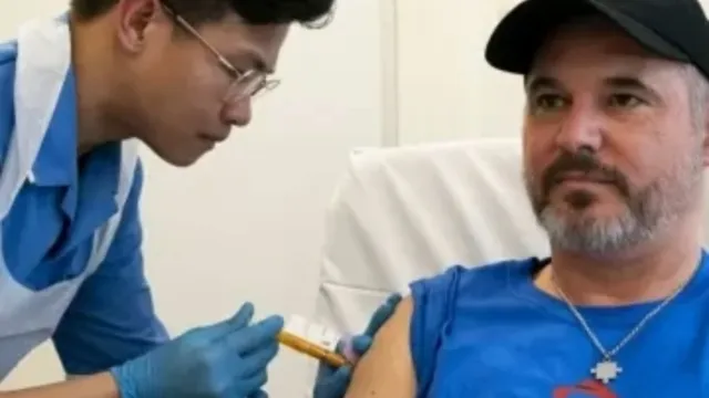 Imagem ilustrativa da notícia Músico inglês é o 1º a receber vacina contra câncer de pele
