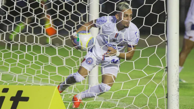 Imagem ilustrativa da notícia Vitória abre 2 a 0, mas Bahia busca empate no Barradão