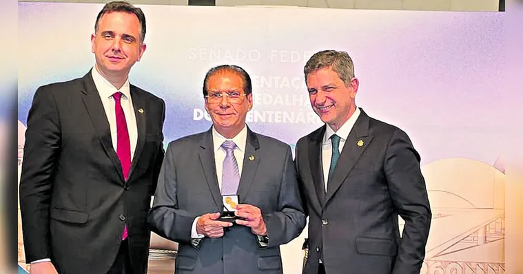 Imagem ilustrativa da notícia Ex-presidente do Senado, Jader Barbalho recebe homenagens