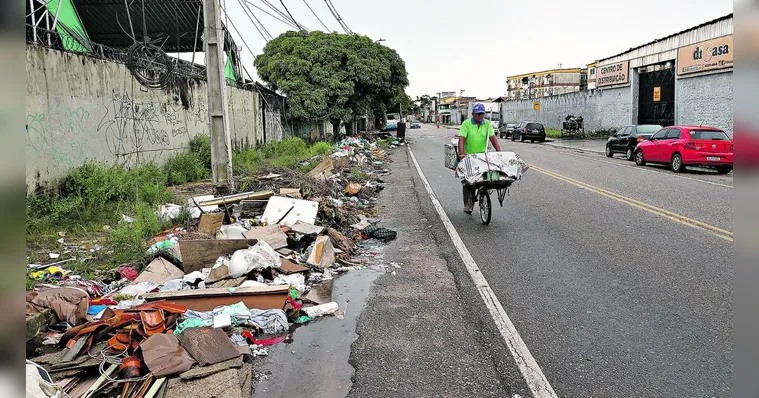 Imagem ilustrativa da notícia Lixo espalhado nas ruas vira uma triste rotina em Belém
