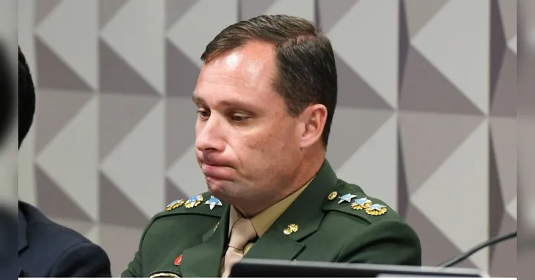 Imagem ilustrativa da notícia Exército decide vetar promoção de Mauro Cid após fraude
