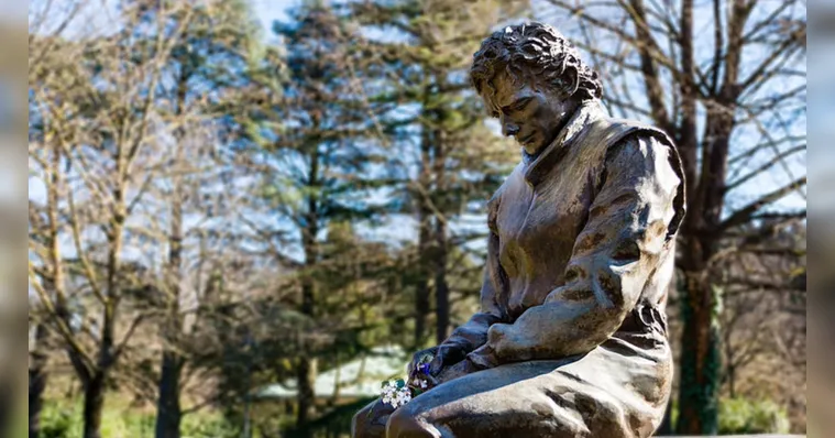 Imagem ilustrativa da notícia Ayrton Senna é parte da vida e paisagens de Ímola, na Itália
