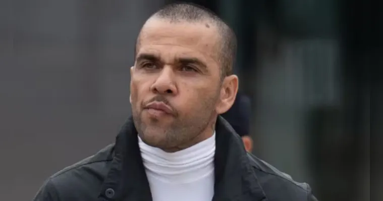 Imagem ilustrativa da notícia Fake: revista Quem diz que não pagou fiança de Dani Alves
