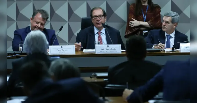 Imagem ilustrativa da notícia Comissão faz esforço no senador para votar Código Civil