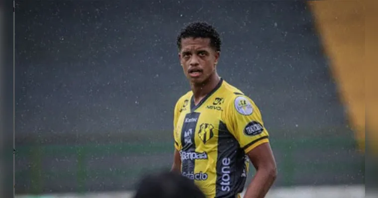 Imagem ilustrativa da notícia Meia "fura" Paysandu e se anuncia como novo reforço do clube
