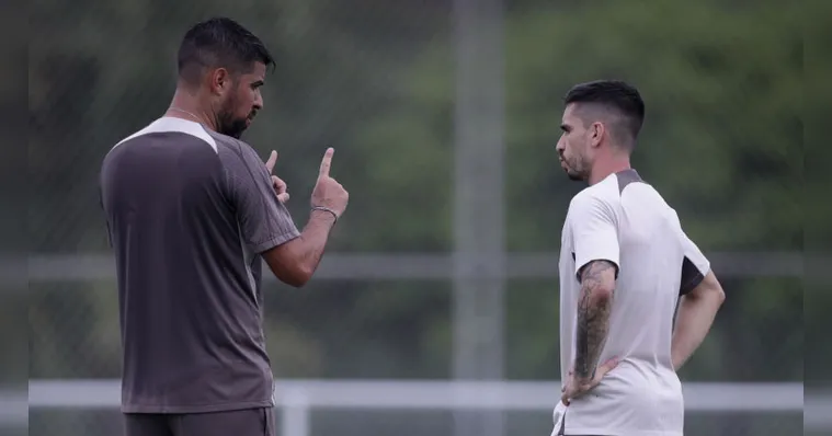 Imagem ilustrativa da notícia Corinthians contrata "um time", mas lacuna no meio continua