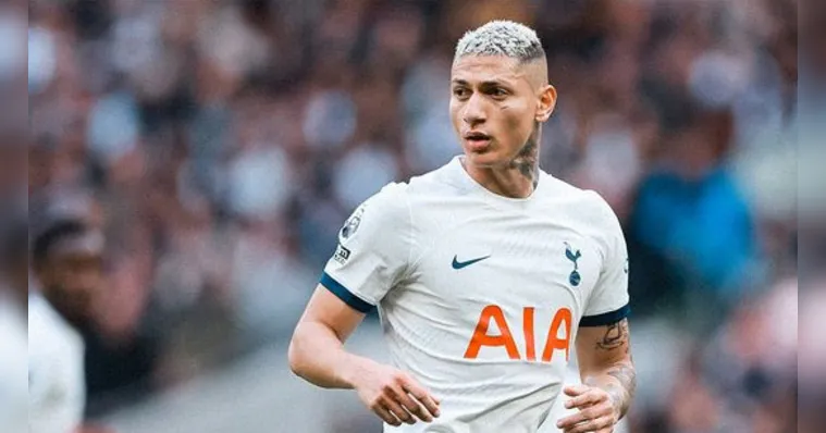 Imagem ilustrativa da notícia Lesão deve tirar Richarlison da 1ª convocação de Dorival Jr